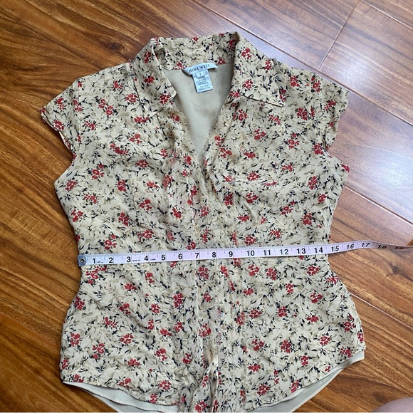 Nine West Women Tan Red Floral 100% Silk Cap Sleeve Button Blouse Size 2 Classic - Picture 13 of 15